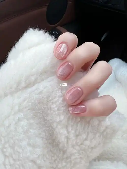 美甲简简单单很显白