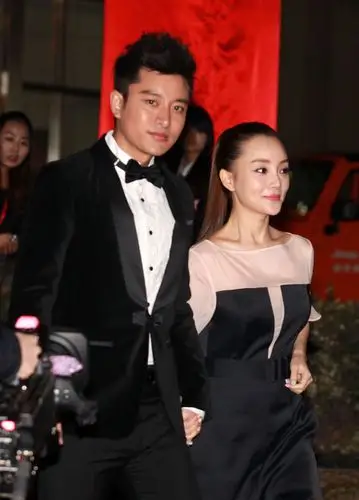 李小璐与贾乃亮同台亮相活动