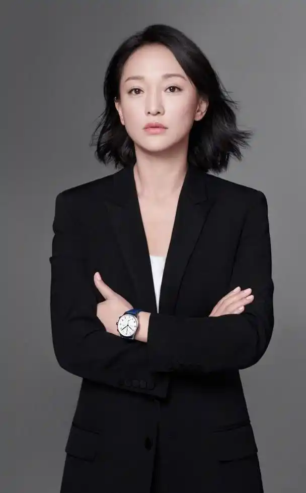 时尚性感的周迅你喜欢吗?图七真是干练有气质,被她迷住了!