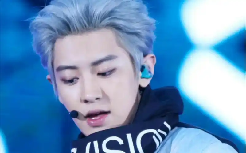 神级妆造 银发浪奔 朴灿烈简直就是现实版漫画男主