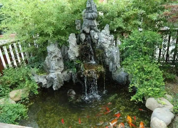 这些惊艳的锦鲤鱼池是你今年的愿望吗