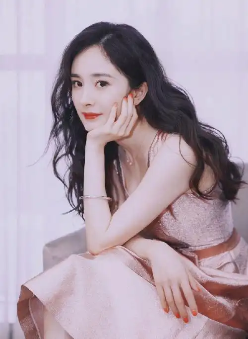 杨幂不知"炸了庙"意思,自嘲:我给北京人丢人了,给您赔个不是