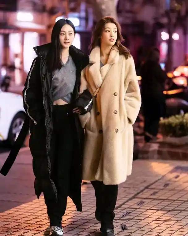 低温街拍穿搭,还得看成都辣妹子,保暖又时髦够飒够美