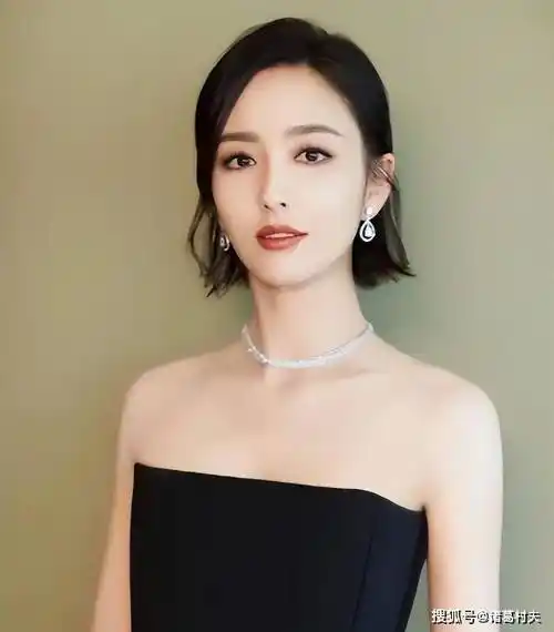 佟丽娅的身材同样令人称赞.