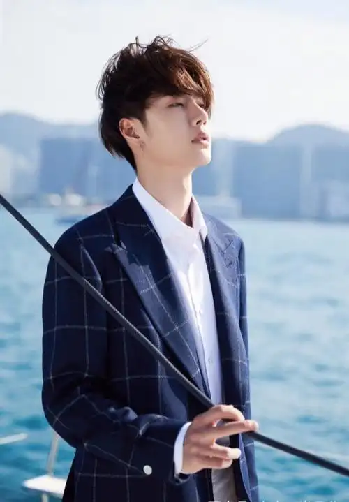 王一博魅力到底有多大宋祖儿夸他太帅气张雪迎叫他男神