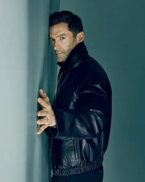 "狼叔"休杰克曼新写真:型男戴墨镜,硬朗帅气依旧|游民星空