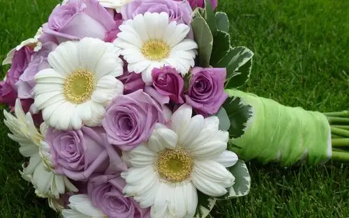 漂亮的鲜花花束壁纸图片