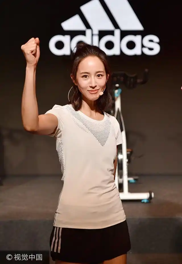 张钧甯运动范.t 图片来源:蔚淇/视觉中国