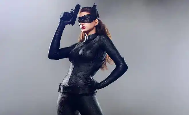 卡门·比康多瓦——《哥谭》2014年这是在美剧《哥谭》中饰演猫女的