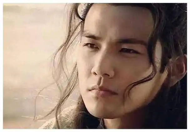 钟汉良最新造型曝光蓄须神情威武网友爱不释手