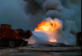 核弹灭火,火箭架桥,坦克能当消防车,谁说武器只能用来打仗?