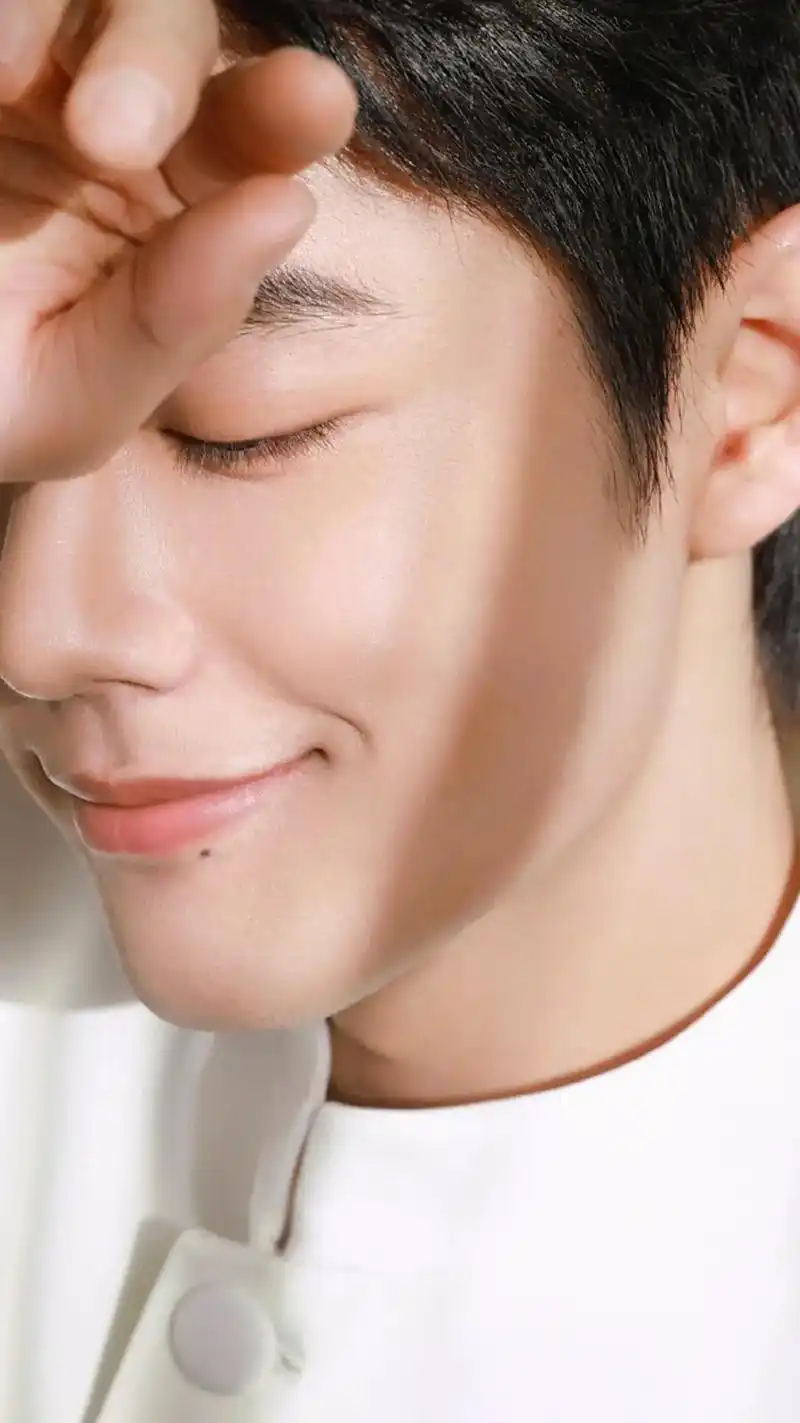 一身正气的白衣少年,战战白西装真的太帅啦080808#肖战西 - 抖