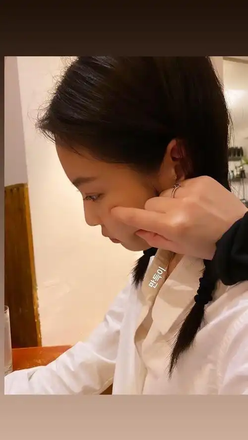 发一些我很喜欢的jennie的侧脸图含脸颊肉合集