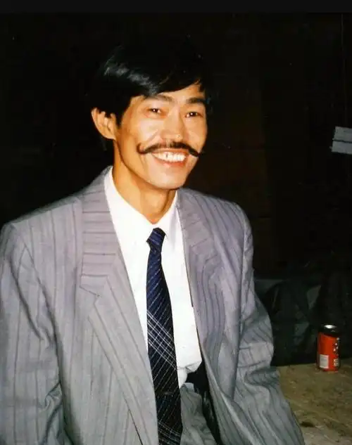 元华谈李小龙我曾在背后尝试偷袭他却差点被打断一根肋骨