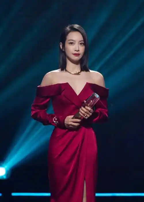 宋茜8岁被保送北舞,37岁成为"女王",她在娱乐圈取得了很多传奇成就