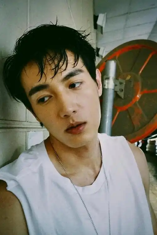 9.9 黄皓(宣传照)