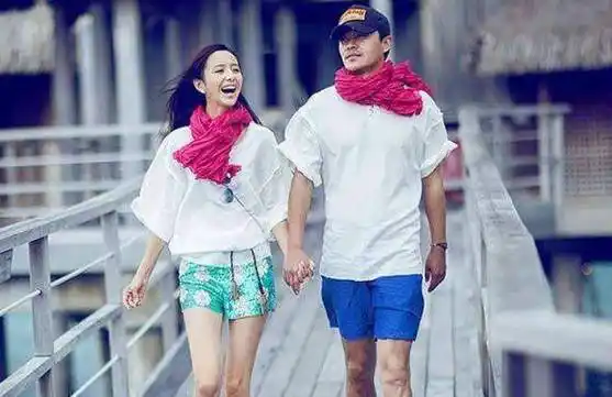 陈思诚低调现身点映会,工作之余不忘老婆生日,网友:还没离吗?