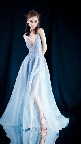 angelababy蓝色v领礼服性感写真