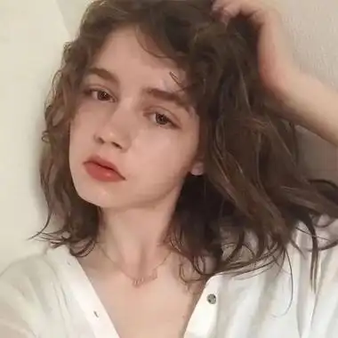 混血感十足的欧美范女生头像