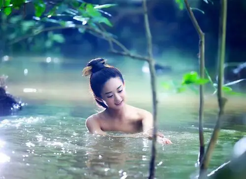 赵丽颖浴照曝光 网友大赞"童颜娇肤"(图)