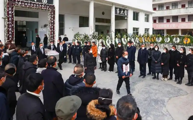 张富清遗体送别仪式在来凤县举行