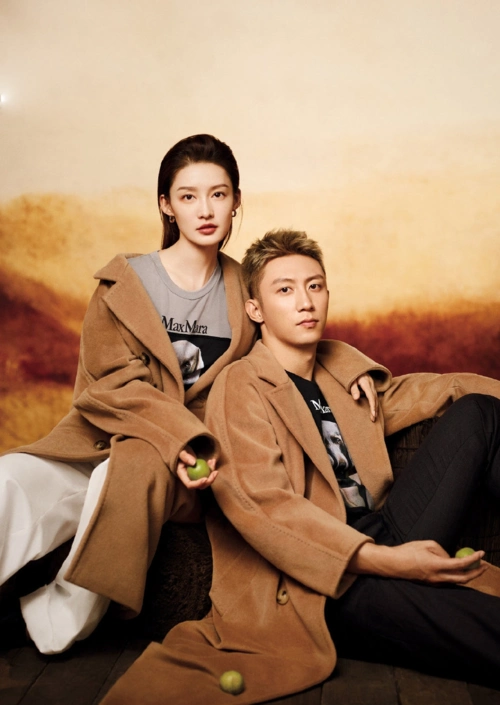 黄景瑜李沁合体拍大片穿情侣装造型般配