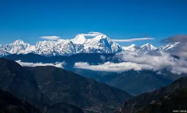 贡嘎山海拔多少米?盘点中国最壮观的山峰之一:贡嘎山!