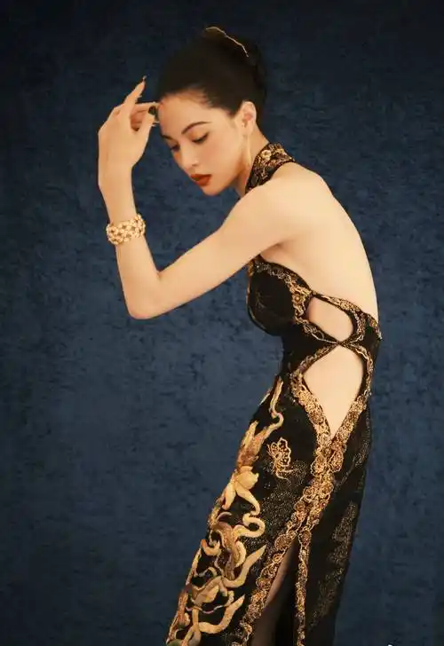 钟楚曦吊带露背连衣裙性感写真_身材_网友_女神