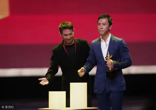 李连杰和甄子丹四次合作一个时代逝去微博晒合照