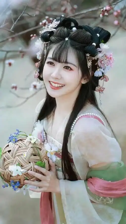 赖美云汉服造型美出圈网友直言不演古装剧可惜了