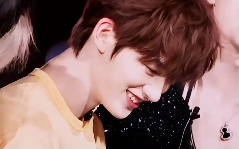 丁程鑫今晚小卷毛造型梦回台风蜕变之战!我又真的真的初恋了!