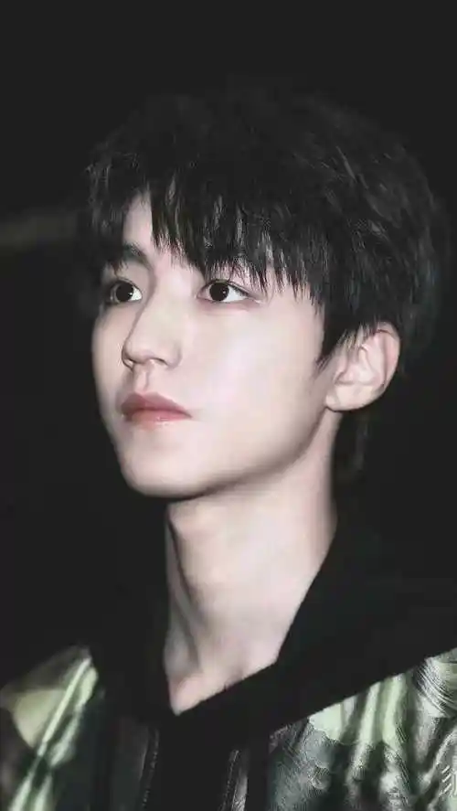 王俊凯有哪些让你惊艳的照片 请上图嘻嘻?