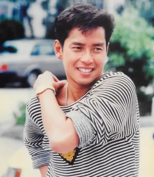 原创港媒曝谭咏麟香港茶餐厅用餐被轰走?本尊回应:假新闻,小事一桩