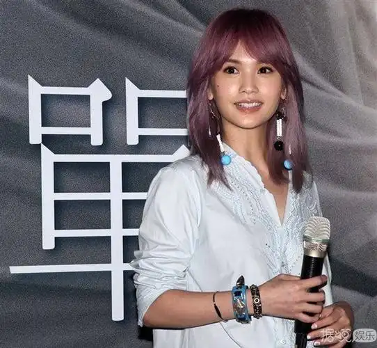 都是套路杨丞琳蒙面唱将揭面与李荣浩的恋情被扒