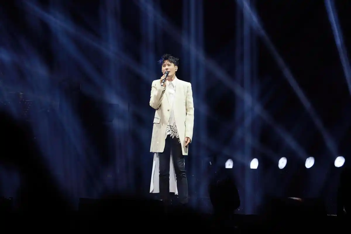 张信哲未来式2.0上海现场甜度超标,两场连开嗨翻当地歌迷