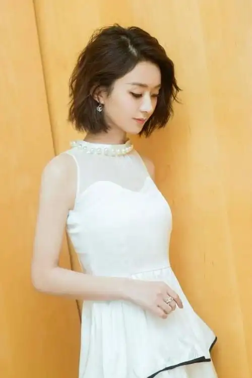 2020年即将爆火的3种"锁骨发",很多明星都换上了,减龄又好看