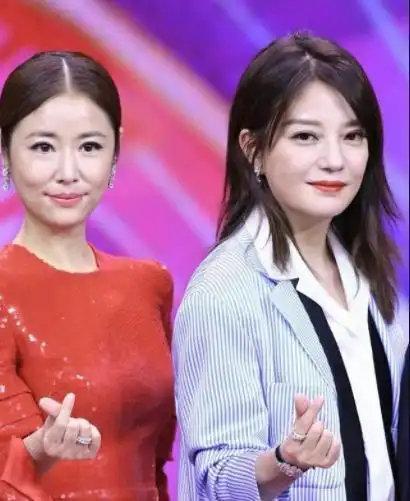 林心如赵薇罕见同框同岁却像隔辈分衣品对女人太重要了