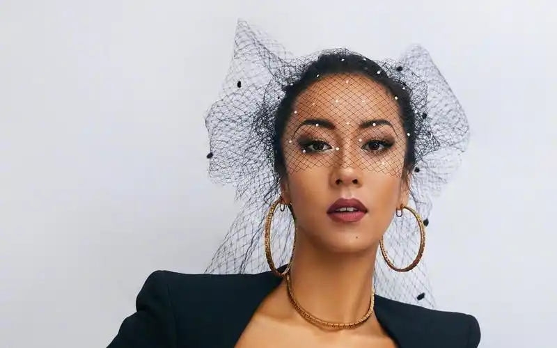 吉克隽逸时尚性感封面大片妩媚写真