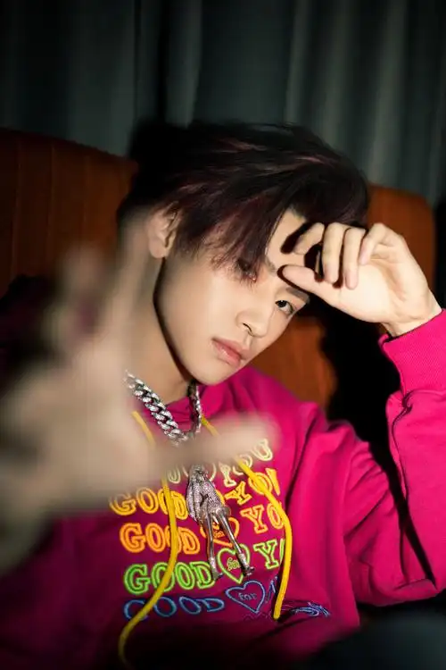 小鬼王琳凯超话#小鬼把二次元美少女戴脖子上了#第二波硬核照来袭!