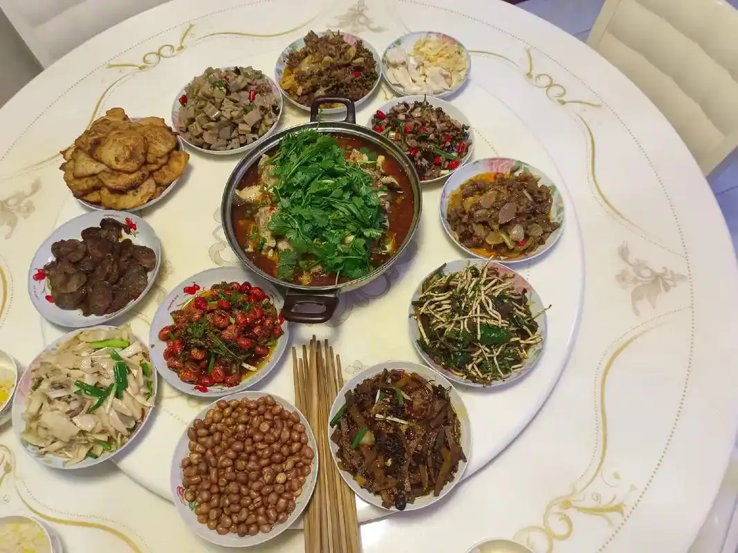 特别的日子 祝自己生日快乐!感谢姐姐做一大桌好吃的菜#岁岁 - 抖音