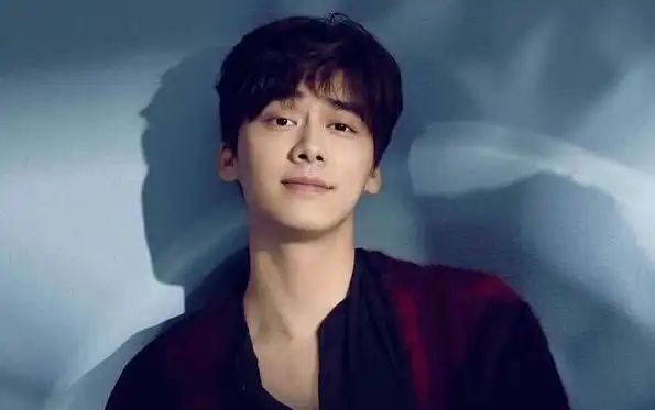 李易峰为什么需要嫖娼(李易峰为何不找女朋友不结婚)