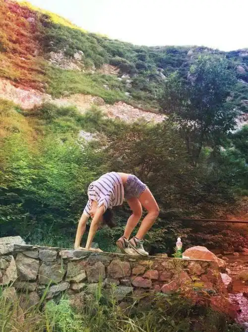 有没有人是天生就会劈叉下腰的?