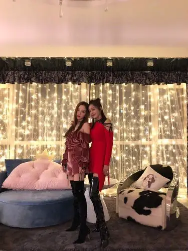 马苏李小璐同框,姐妹团尴尬撞脸,网友:还以为是网红少妇聚会!