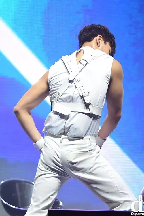 ""吴亦凡是最帅的肌肉男""吴亦凡肌肉帅炸天""肌肉男鹿晗"了解一下