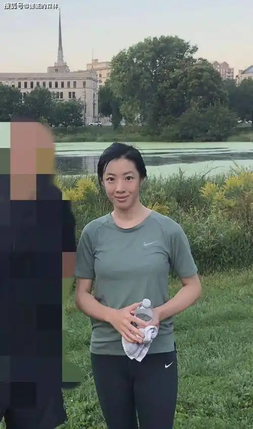 2018年明州当被问和刘静尧两人在房间干嘛时,刘强东回答"梅克辣舞"