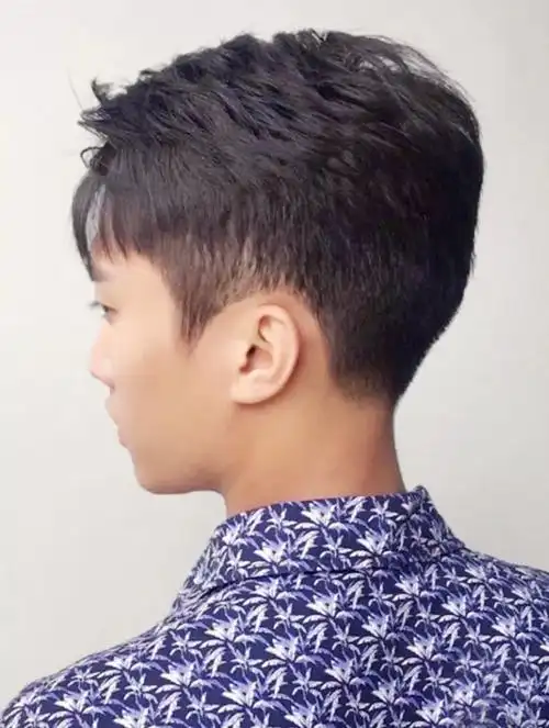 男生侧分发型