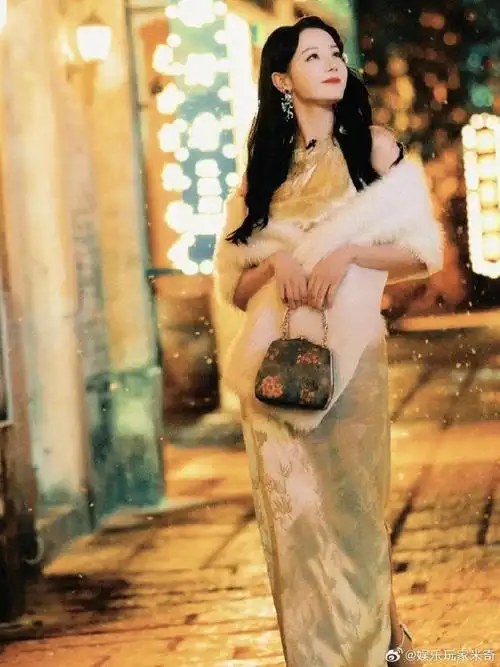 迪丽热巴旗袍#救命98迪丽热巴旗袍造型美死啦,迪丽热巴这个造型怂