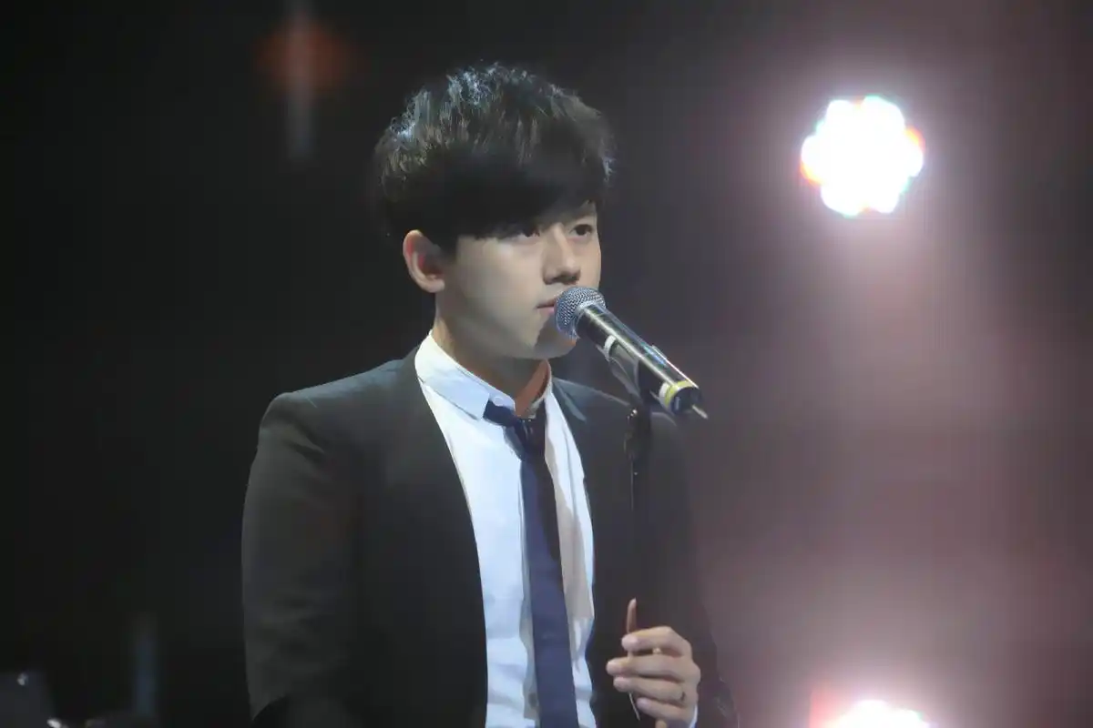 帅气张杰桌面壁纸_张杰的霸气