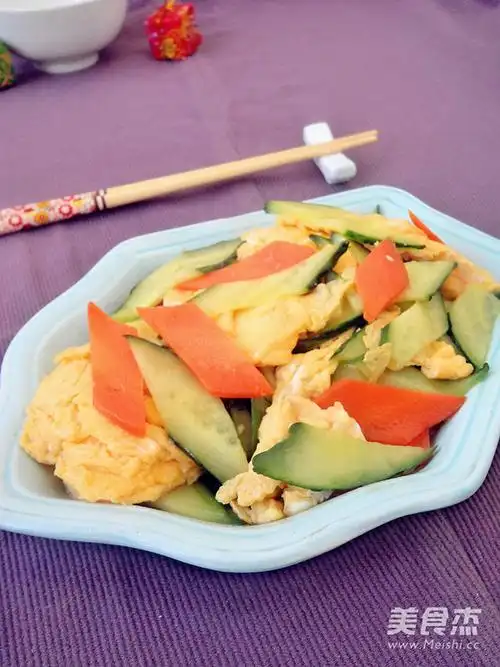 黄瓜胡萝卜炒鸡蛋的做法