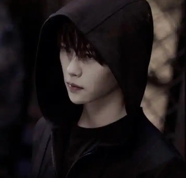 吾王起灵,长白山巅,青铜门后,待你归来.#抖加一下 #张起灵 - 抖音